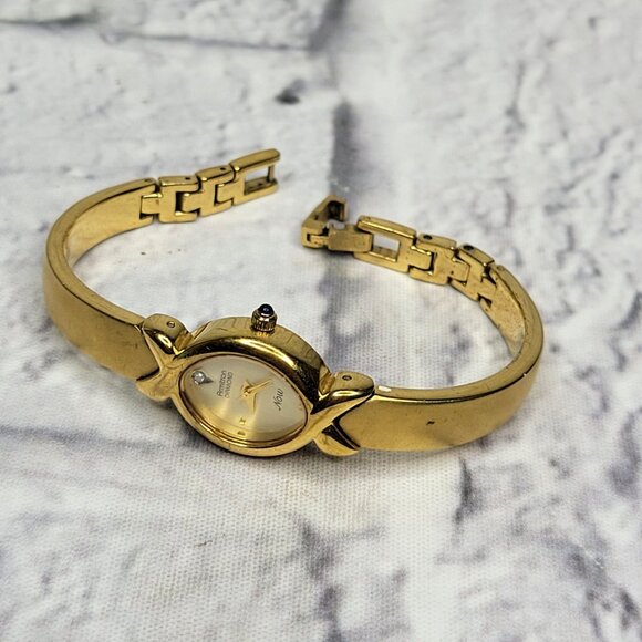 Vintage Armitron Diamond Now Ladies Watch Golden 75/2176-77 753H 16MM New Batter - Picture 2 of 8